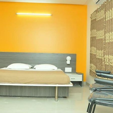 Sandesh Resort Wai Ngoại thất bức ảnh
