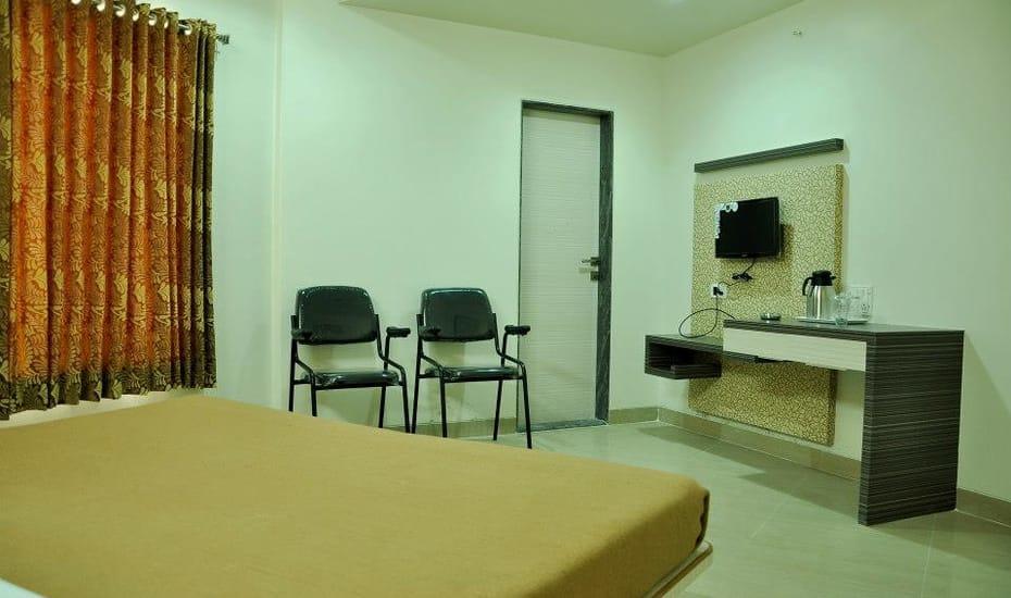 Sandesh Resort Wai Ngoại thất bức ảnh